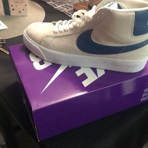 Nike suede ladies tennis shoes